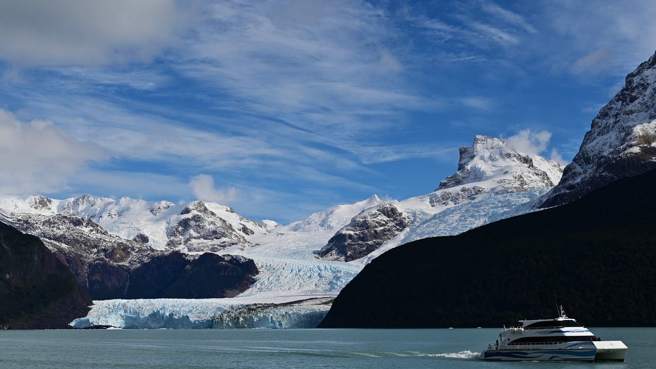 "El hielo marino del Antártico cayó a su nivel más bajo y el derretimiento de algunos glaciares europeos literalmente superó los récords", alertó la OMM, un organismo especializado de Naciones Unidas.