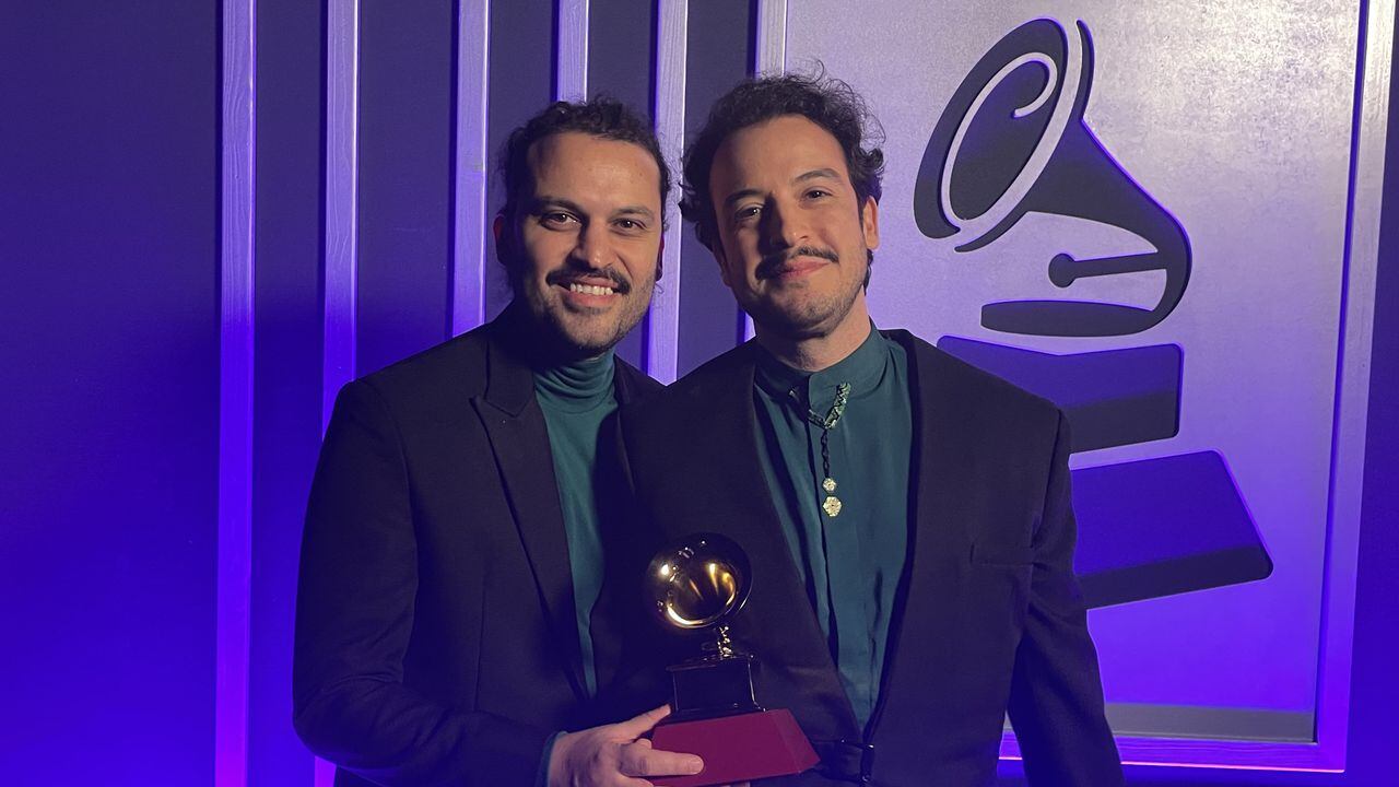Los hermanos Camilo y Mauricio Ríos reciben el Latin Grammy a mejor video largo por su documental.