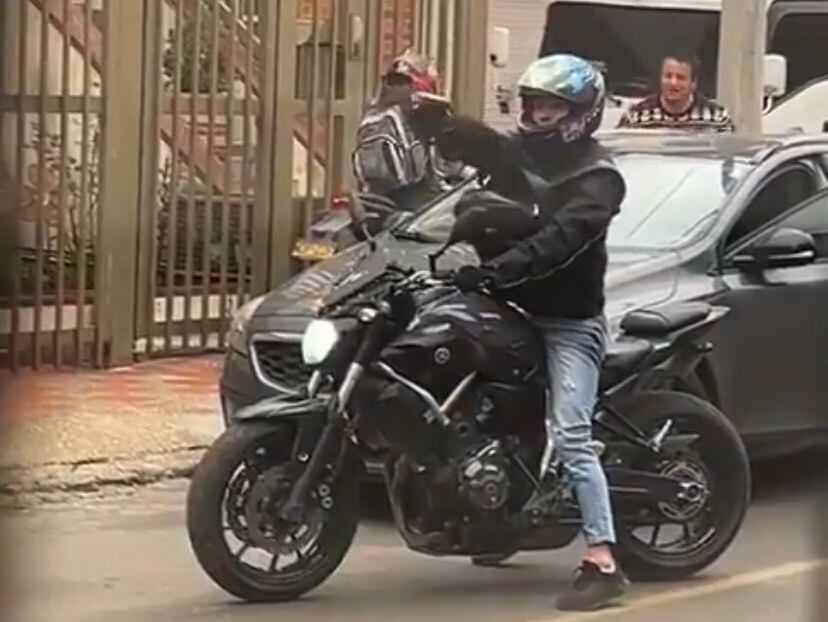 Momentos de pánico en Normandía, en Bogotá, por hombres en moto que dispararon en medio de robo