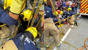 Los bomberos rescataron a una mujer que cayó a una alcantarilla de tres metros de profundidad en el barrio San Fernando.