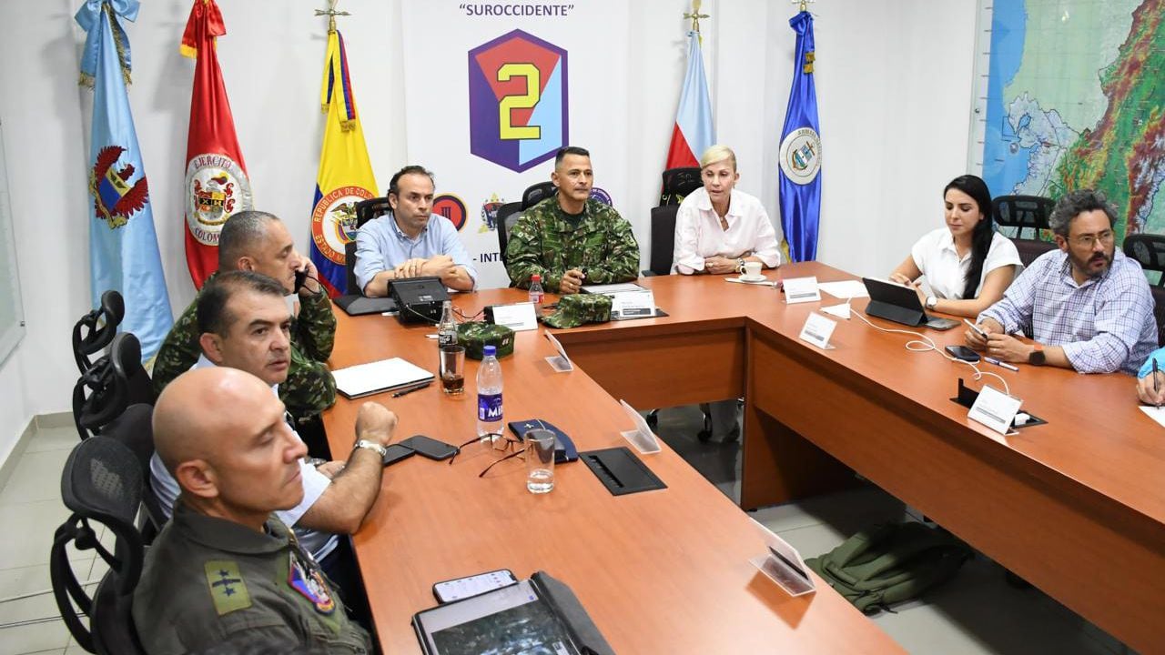 El consejo extraordinario de seguridad fue realizado en el Batallón Pichincha y contó con la presencia de la Alcaldía de Cali, la Gobernación del Valle y las Fuerzas Militares.