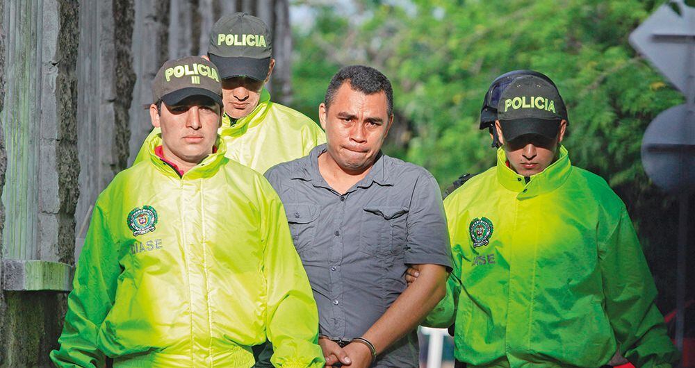    Juan Manuel Borré, alias Pistón, forma parte de los Rastrojos Costeños. En una declaración de hace diez años afirmó que la organización criminal había apoyado electoralmente a Iván Name.
