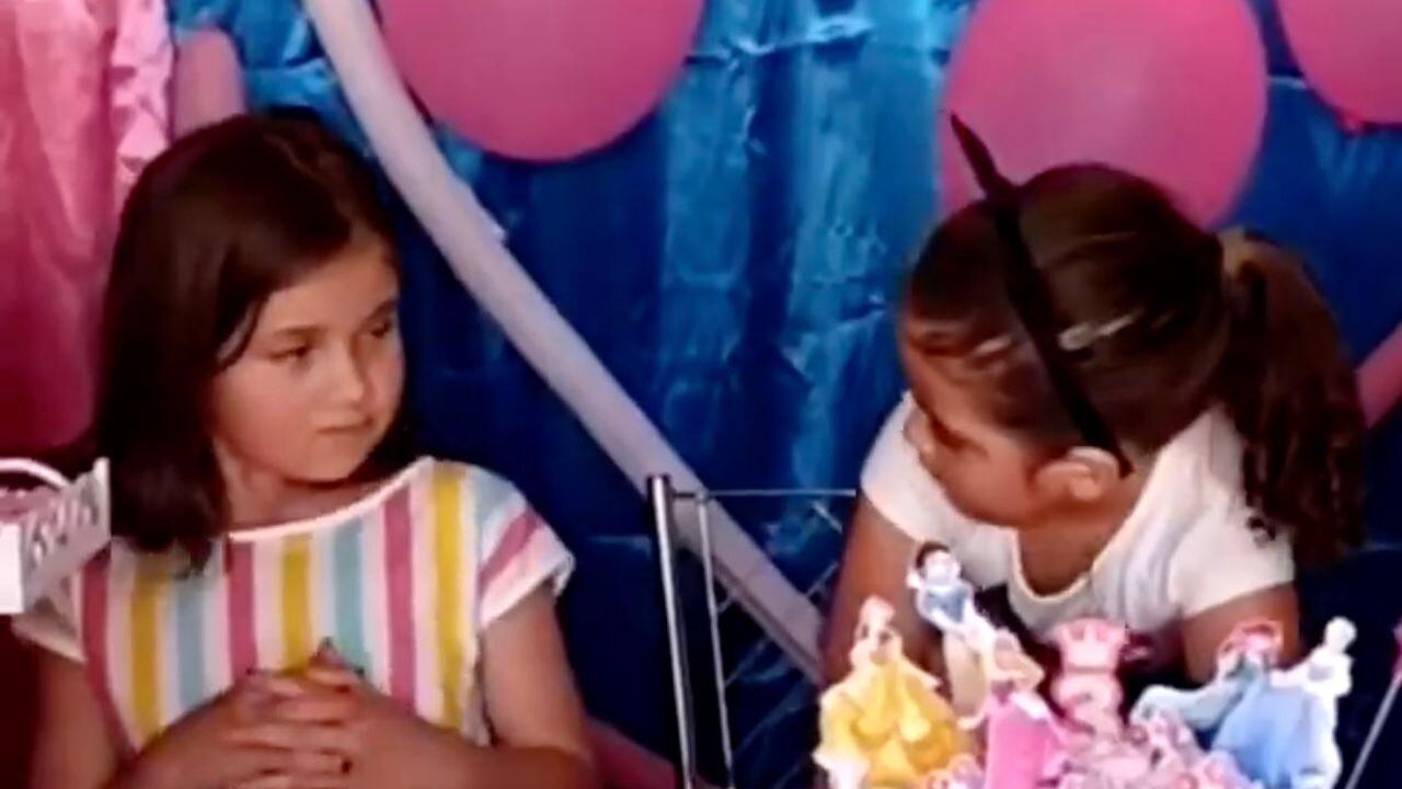 Viral del día: La historia del video de la niña que apaga la vela de  cumpleaños de su hermana