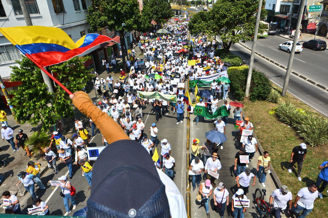 Más de 8 mil personas salieron a marchar en Cali contra las políticas del gobierno Petro.
