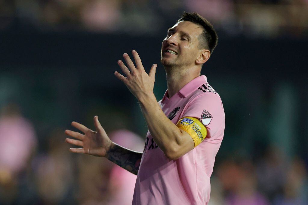 FORT LAUDERDALE, FLORIDA - SEPTEMBER 20: Lionel Messi #10 of Inter Miami reacts during the first half during a match between Toronto FC and Inter Miami CF at DRV PNK Stadium on September 20, 2023 in Fort Lauderdale, Florida. (Photo by Carmen Mandato/Getty Images)