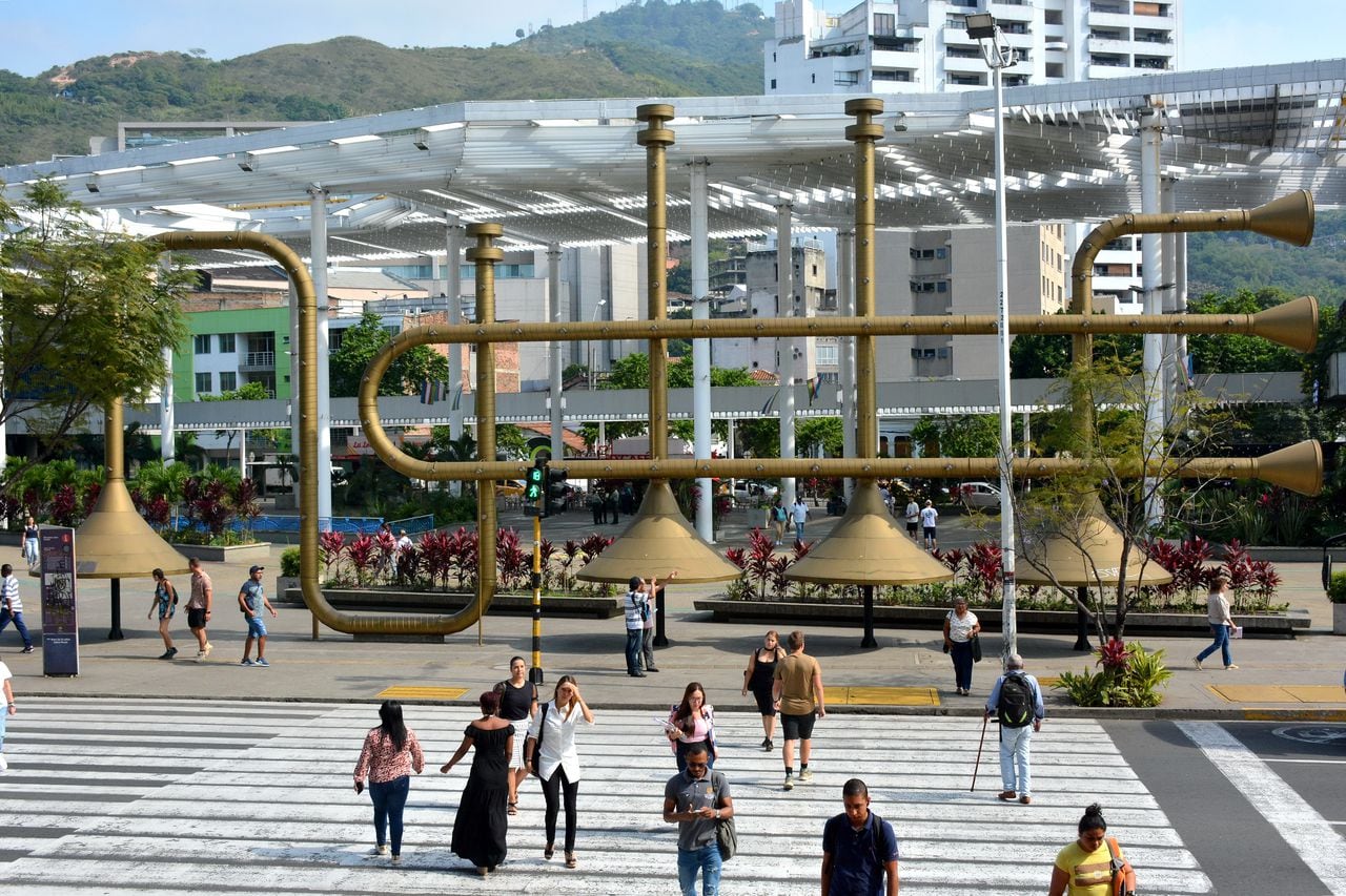 Este es monumento de La Trompeta ubicado en la Plazoleta Jairo Varela en el centro de Cali, frente al CAM.