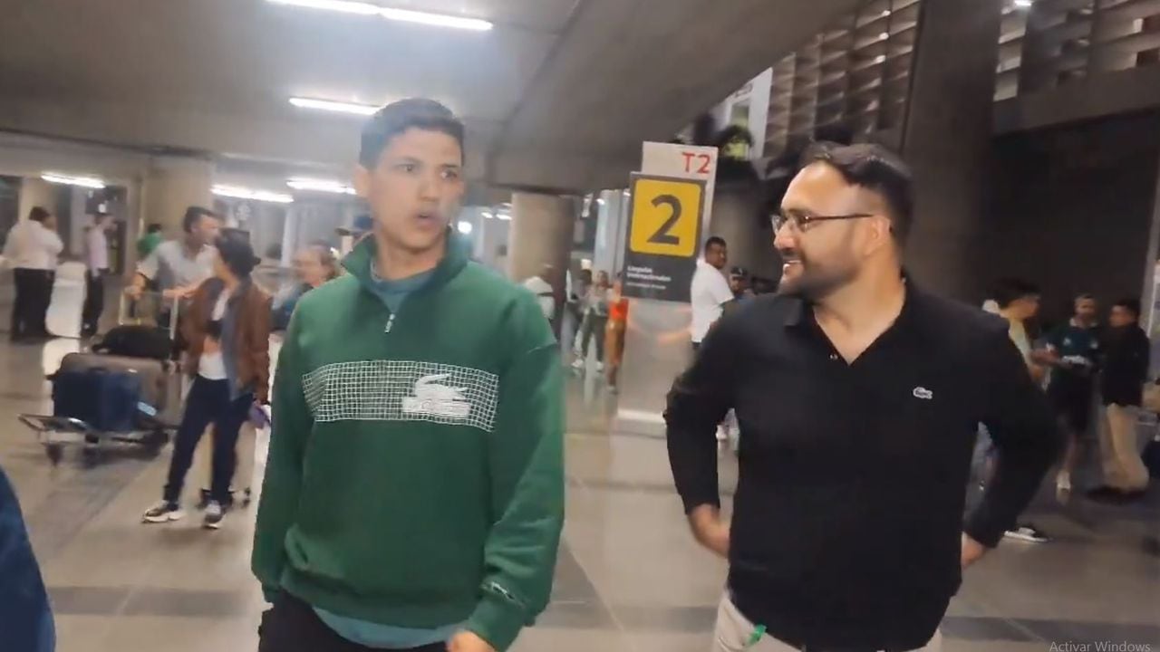 Freddy Montero fue recibido en el aeropuerto por directivos del Deportivo Cali.