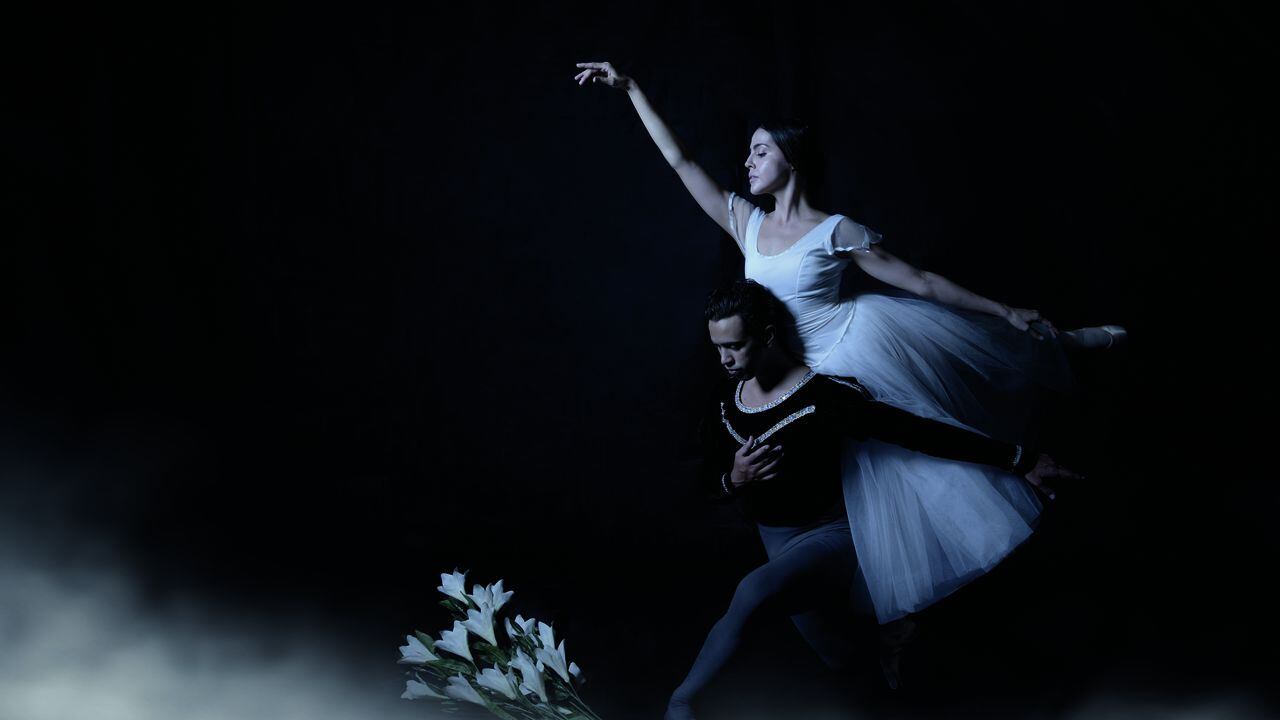 La coreografía de ballet romántico, que está vez es dirigido por Natalia Berrios, será interpretada por 25 bailarines entre profesionales de la compañía de ballet y 3 estudiantes del último año de la escuela de formación Incolballet.