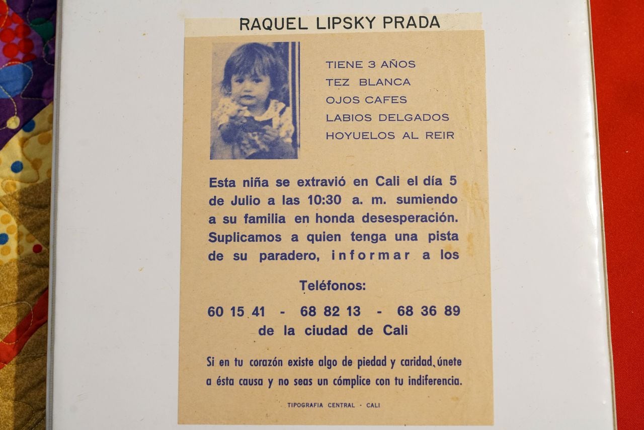 La Tipografia Central donó la impresión de los  volantes paras buscar a Raquel que la familia Lipsky - Prada, al principio, hacía  a mano.