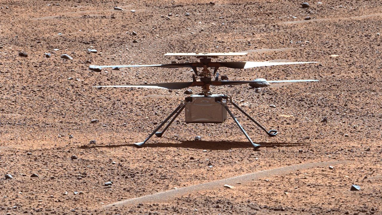 Foto del helicóptero Ingenuity captada por el rover Perseverance