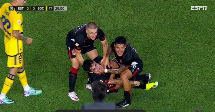 El futbolista Javier Altamirano sufrió un episodio de convulsiones en pleno partido contra Boca.
