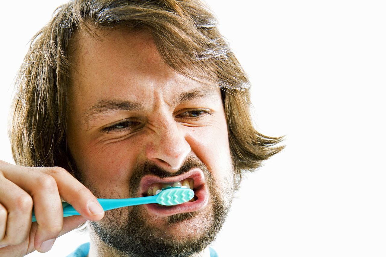 Sarro dental: ¿por qué sale a pesar de cepillarse los dientes todos los días?