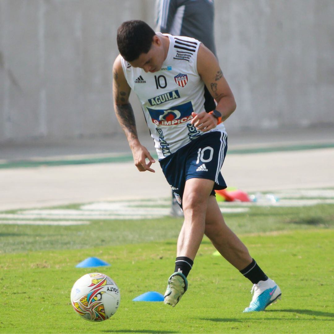 Juan Fernando Quintero viene realizando fútbol desde hace varias semanas con el equipo.