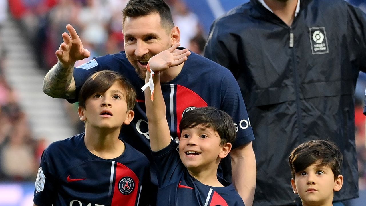 Paris Saint-Germain's Argentine forward Lionel Messi attends with his children prior to the French L1 football match between Paris Saint-Germain (PSG) and Clermont Foot 63 at the Parc des Princes Stadium in Paris on June 3, 2023. (Photo by FRANCK FIFE / AFP)