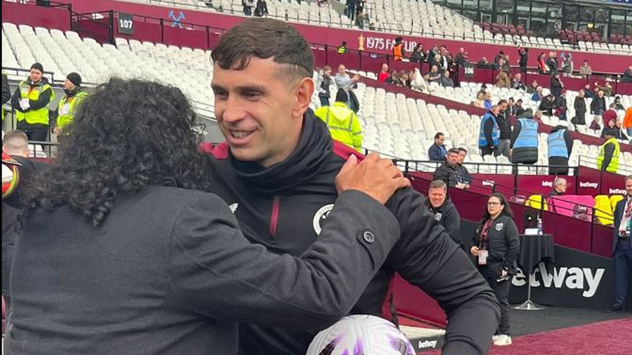 René Higuita y Emiliano Dibu Martínez, uno exportero y el otro arquero y fugyra de la selección argentina y Aston Villa, se encontraron en Londres.
