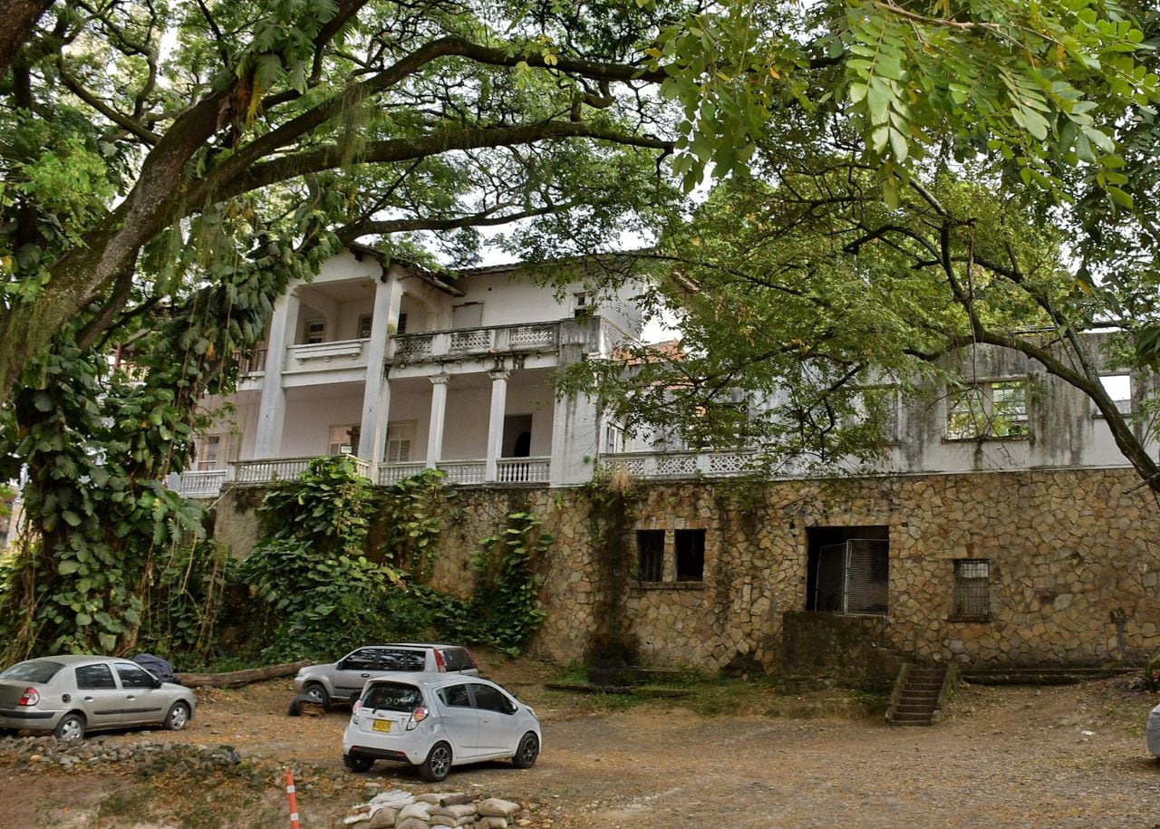 La casa de Jorge Isaacs, en El Peñón, es otro de los inmuebles que solo conservan su fachada. Su interior, dicen historiadores y veedores, está destruido
