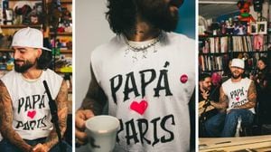 Maluma portando una camiseta relacionada a su hija