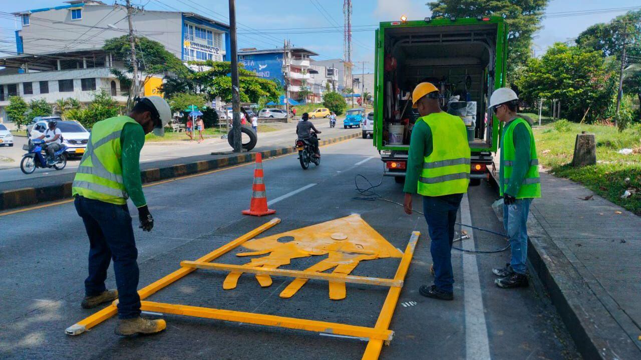 Las obras incluyen la entrada a la ciudad puerto donde también se han adelantado trabajos de señalización vial. Foto: cortesía Unión Vial Camino del Pacífico.