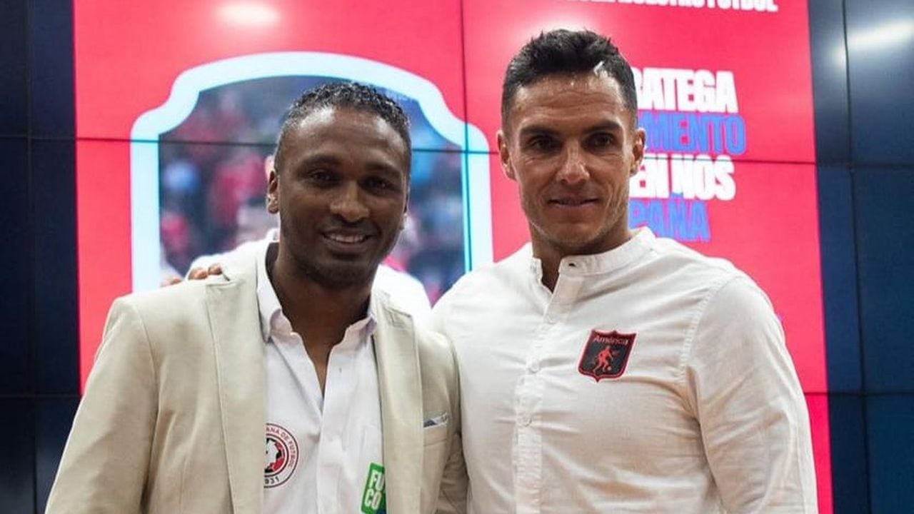 Iván Vélez (izquierda) con el técnico del América de Cali, Lucas González (derecha). | Foto: Instagram de Iván Vélez