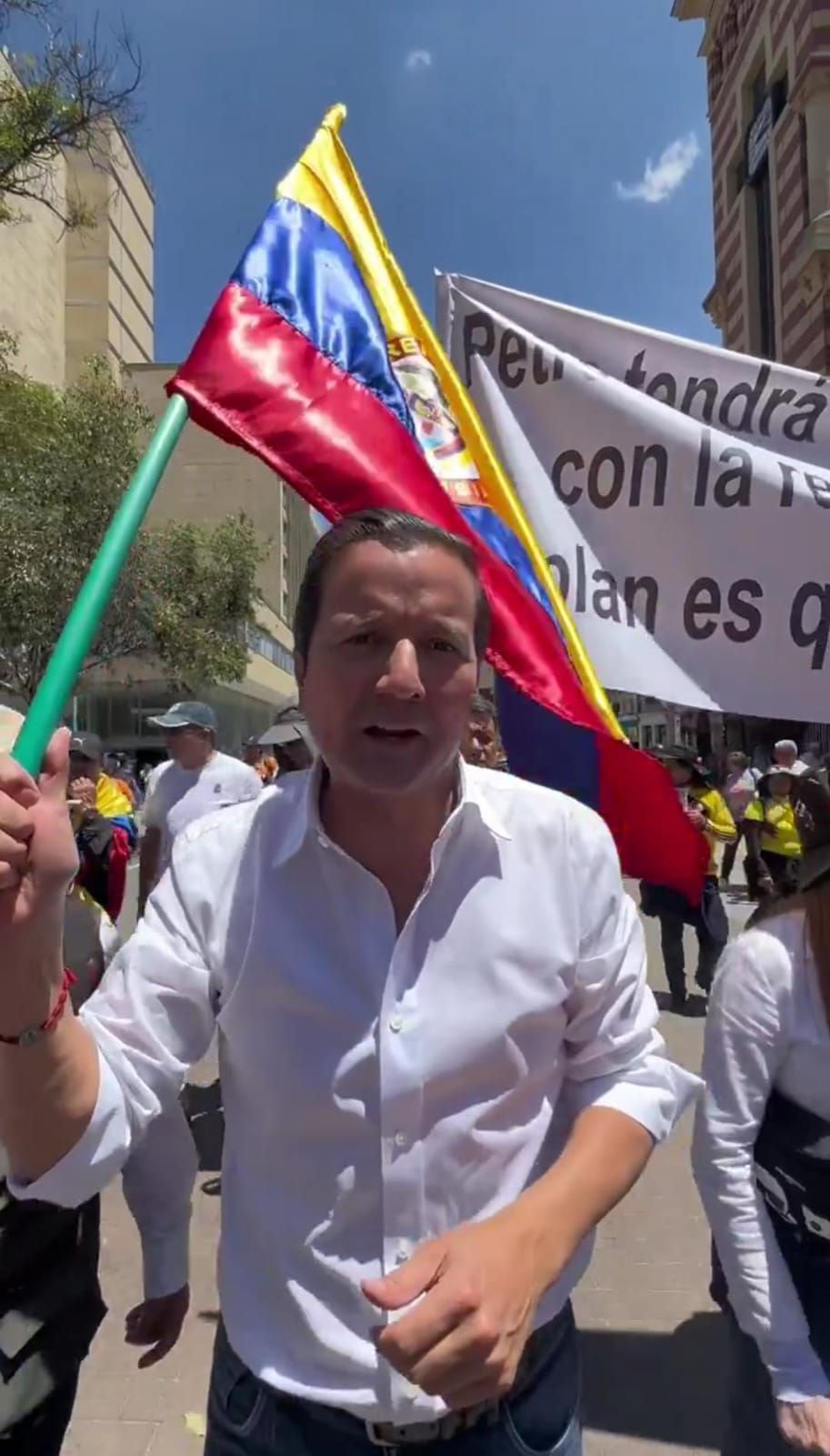 El senador David Luna estuvo en las marchas en contra del gobierno de Gustavo Petro que se realizaron el pasado 6 de marzo de 2024.