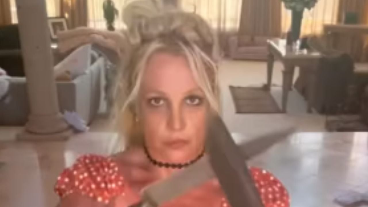 Britney Spears publicó un video bailando con cuchillos similar al de Shakira.