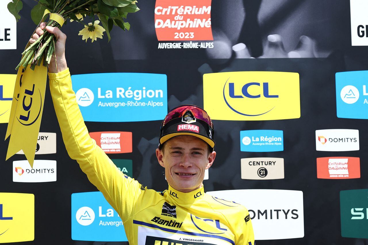 El ganador general de la carrera, el ciclista danés de Jumbo-Visma, Jonas Vingegaard.