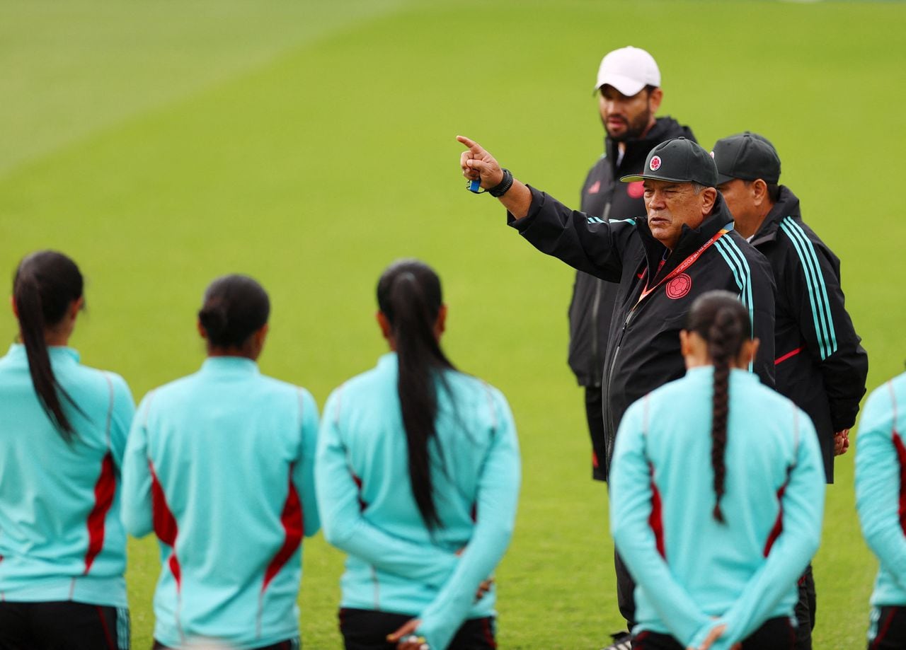 Nelson Abadía, técnico de Colombia, en entrenamiento con la selección