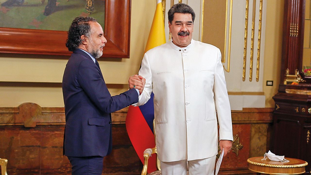  El lunes 29 de agosto, el embajador de Colombia en Venezuela, Armando Benedetti, se reunió con el presidente de ese país, Nicolás Maduro.