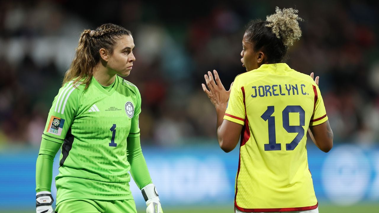 PERTH, AUSTRALIA - AUGUST 03: Jorelyn Carabali and Catalina Perez of Colombia talk during the FIFA Women's World Cup Australia & New Zealand 2023 Group H match between Morocco and Colombia at Perth Rectangular Stadium on August 03, 2023 in Perth, Australia. (Photo by Paul Kane/Getty Images)