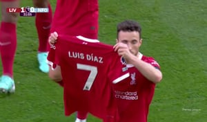 Diogo Jota dedicó su gol a Luis Díaz en Liverpool
