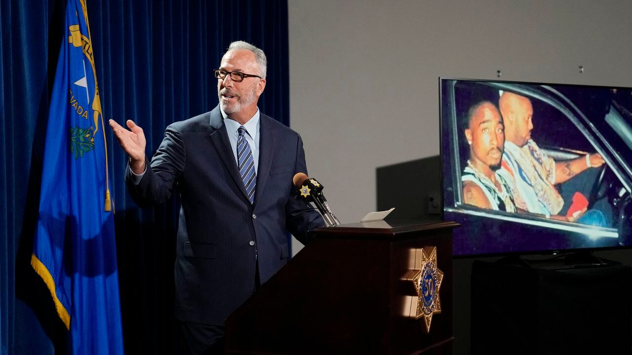 Uno de los últimos testigos vivos del asesinato de Tupac Shakur ocurrido en 1996 fue acusado de homicidio el 29 de septiembre de 2023.