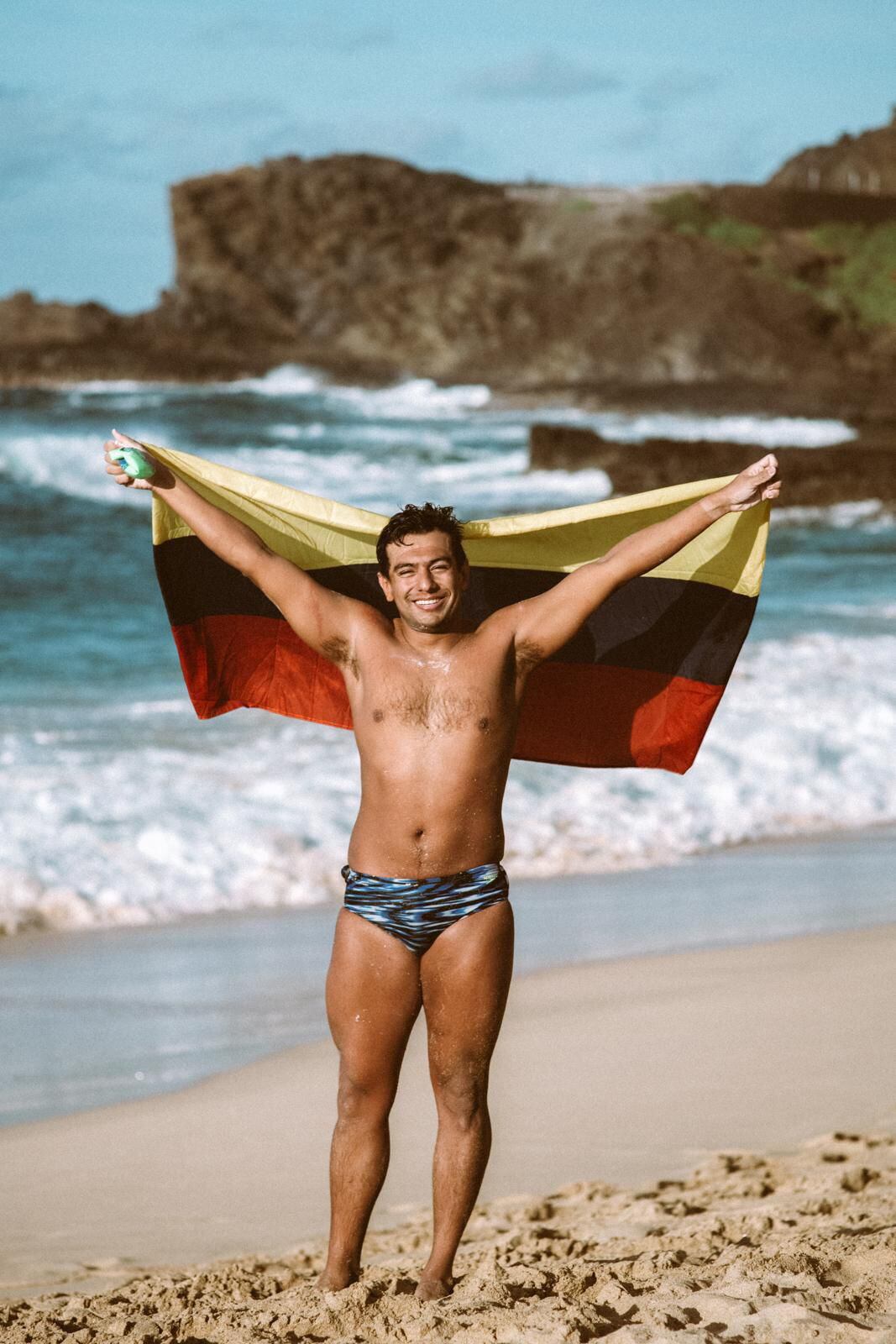 El primer nadador colombiano en intentar cruzar Los Siete Mares y realizar la Triple Corona de Natación.