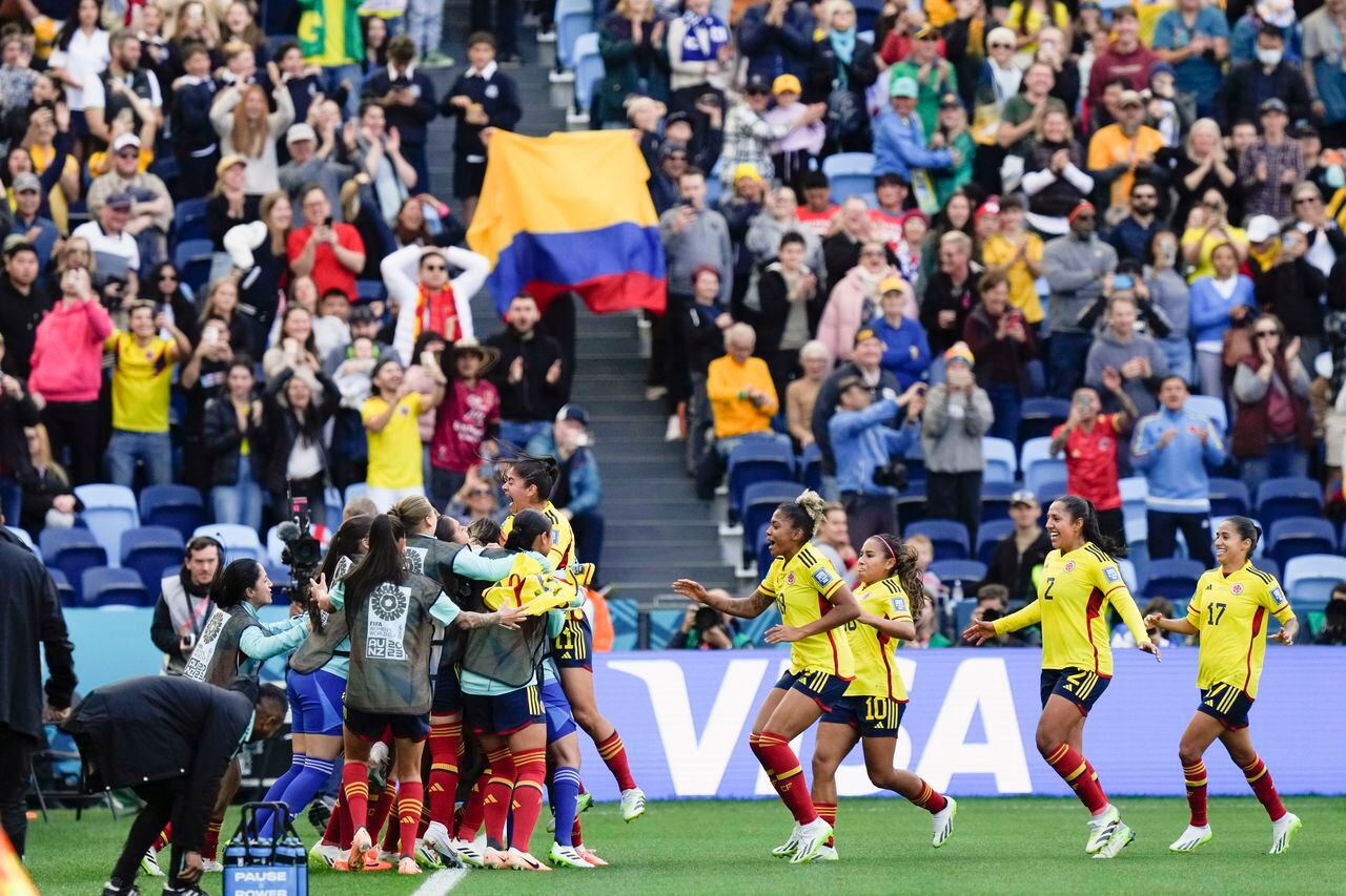 Colombia's Catalina Usme, left, celebrates after scoring the opening goal on a penalty kick during the Women's World Cup Group H soccer match between Colombia and South Korea at the Sydney Football Stadium in Sydney, Australia, Tuesday, July 25, 2023. (AP Photo/Rick Rycroft)