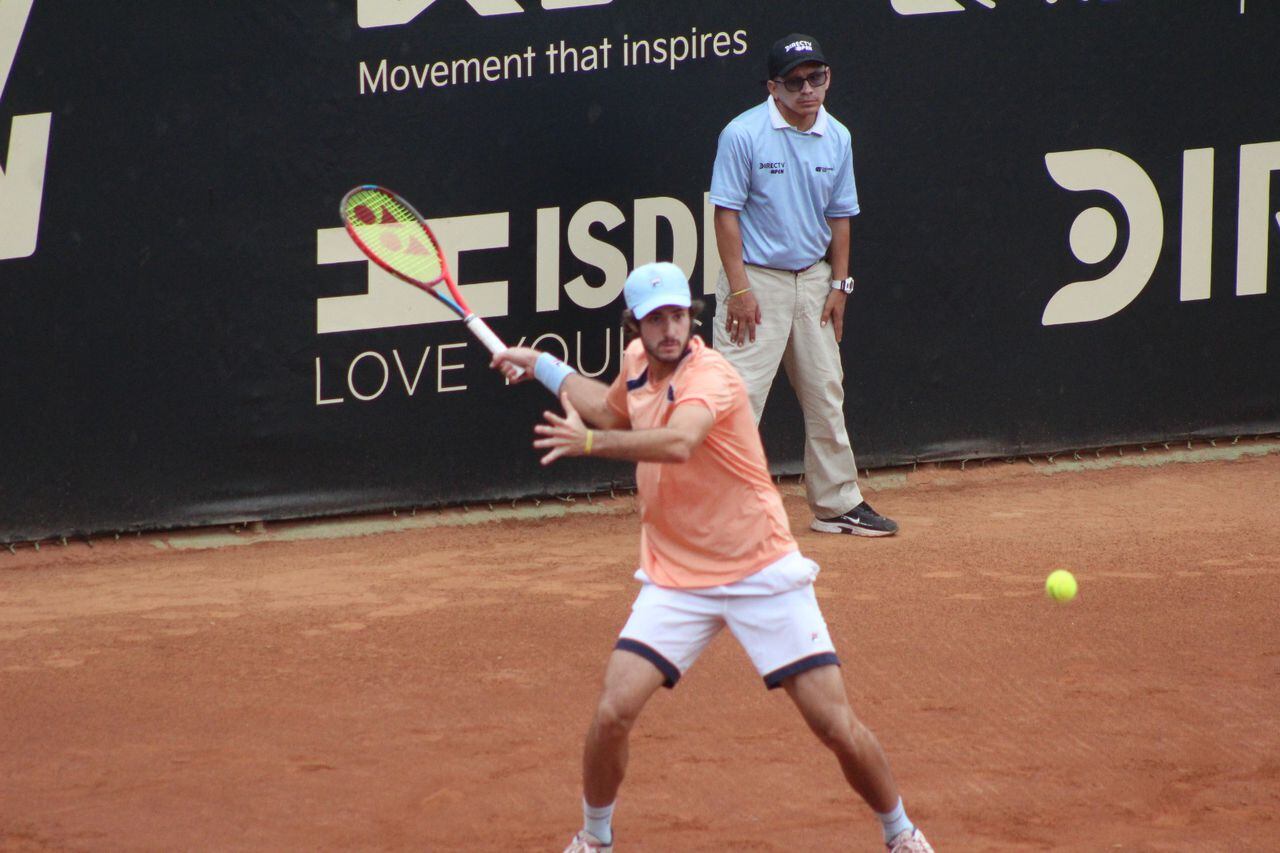 El tenista brasileño Gustavo Heidi en un partido del DirecTV Open de Cali.
