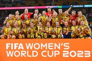 Las jugadoras de Suecia celebran con sus medallas de bronce después de ganar el partido de fútbol por el tercer lugar de la Copa Mundial Femenina 2023 de Australia y Nueva Zelanda entre Suecia y Australia en el Brisbane Stadium en Brisbane el 19 de agosto de 2023. (Foto de Patrick Hamilton / AFP)