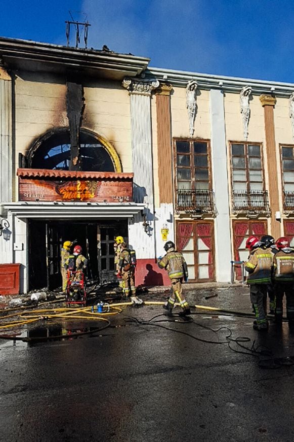 El incendio se produjo en la discoteca "Teatre", de dos plantas, también llamada "Fonda Milagros", en la ciudad de Murcia, en el sureste de España.