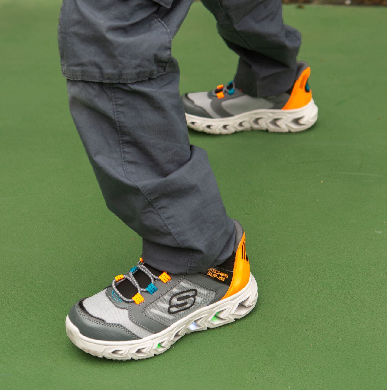 El calzado de Skechers se destaca por los  materiales de alta calidad y durabilidad, a prueba de las aventuras de cualquier niño.