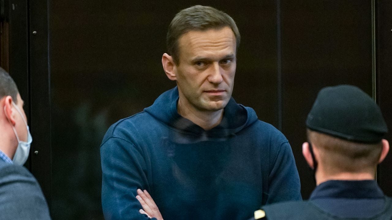 (ARCHIVOS) El líder de la oposición rusa Alexei Navalni murió el 16 de febrero de 2024 en la colonia penitenciaria del Ártico donde cumplía una condena de 19 años, dijo el servicio penitenciario federal de Rusia en un comunicado. (Foto de Handout / Servicio de prensa del Tribunal Municipal de Moscú / AFP)