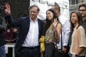 Gustavo Petro y Sofía, su hija.