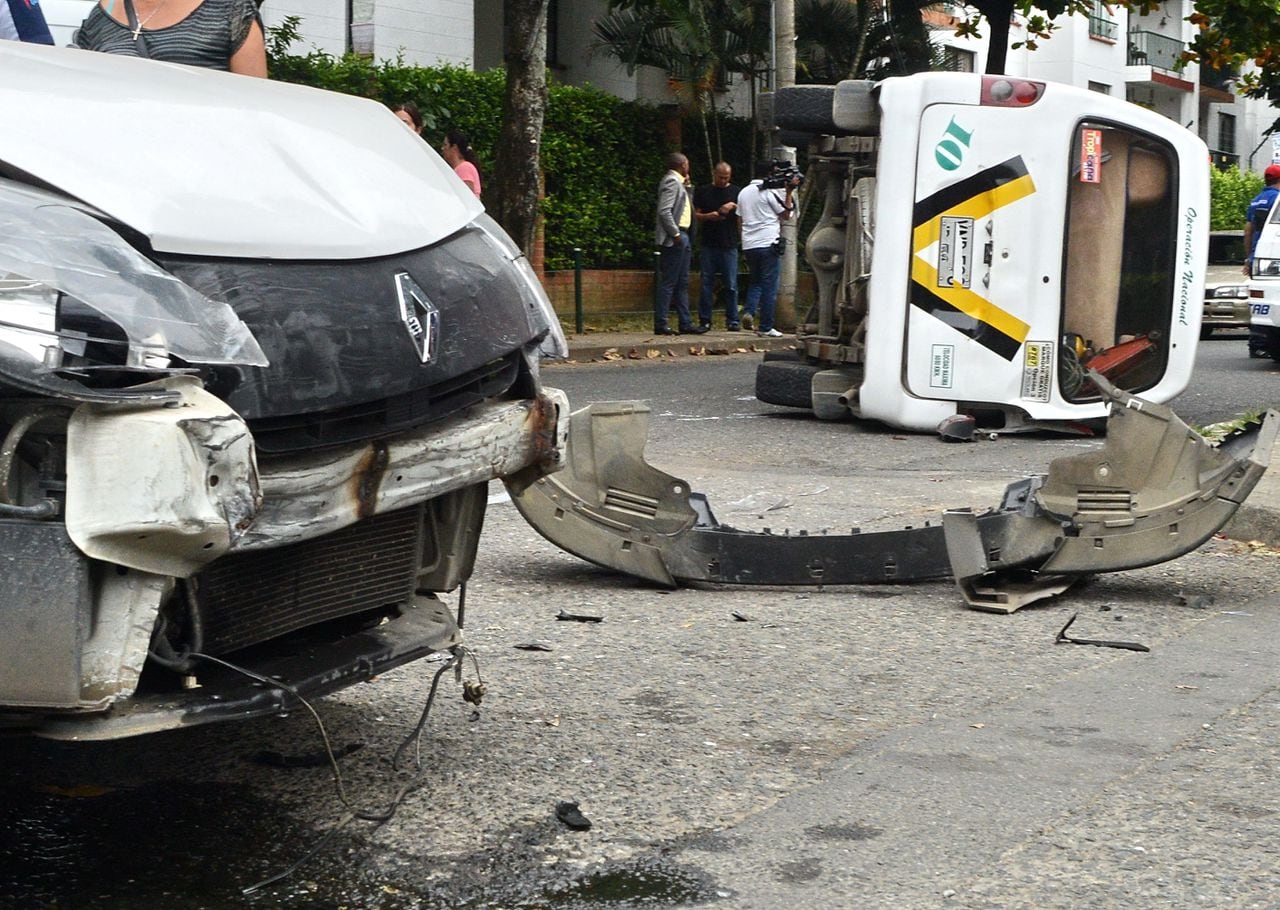 Cali: Informe de accidentes, choques de latas, con heridos y simples. Foto José L Guzmán. EL País. junio 8-23