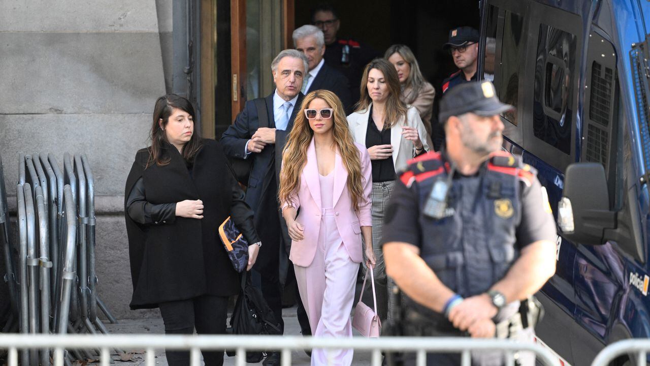 Shakira acuerda pagar una multa de 23,8 millones de euros para evitar ir a prisión.