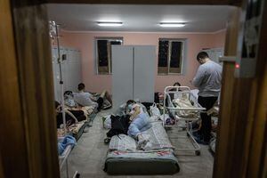 Las mujeres descansan en el refugio antibombas de un hospital de maternidad el 2 de marzo de 2022 en Kiev, Ucrania. Foto Getty Images/ Chris McGrath