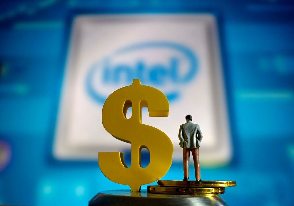 Estados Unidos ha intensificado su respuesta a la competencia tecnológica de China con una inversión millonaria en Intel, dirigida a consolidar su liderazgo en el mercado de microchips y proteger sus intereses económicos y de seguridad.