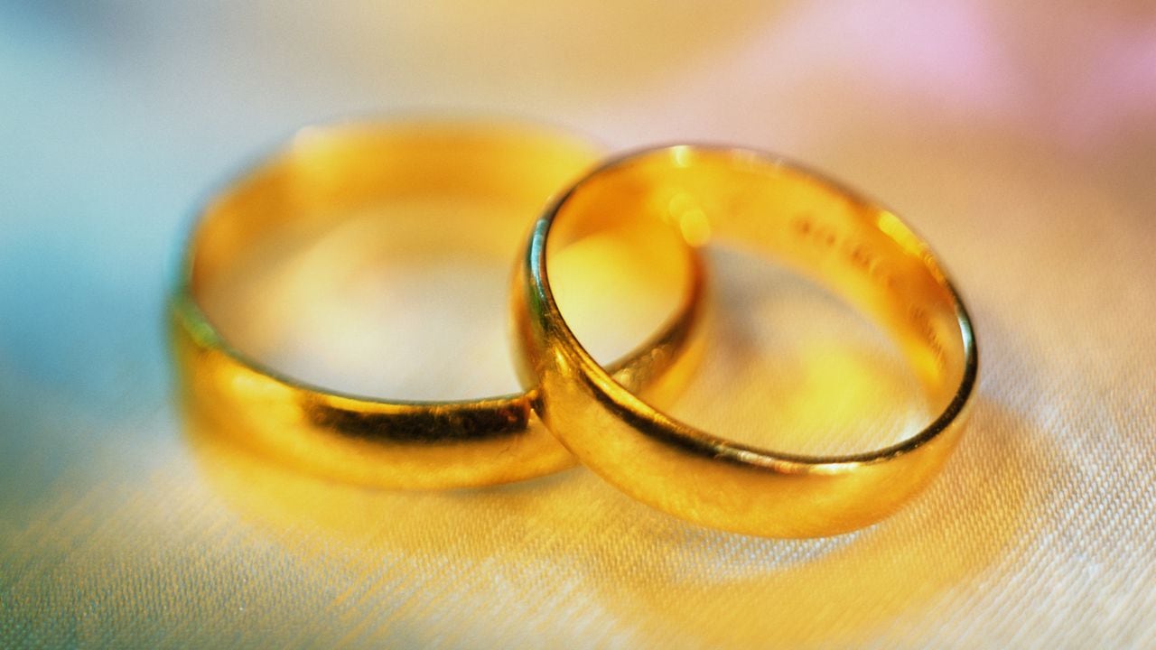 Se lleva a cabo un análisis detallado de las escrituras sobre la convivencia sin casarse según la Biblia, y se exploran posibles interpretaciones.