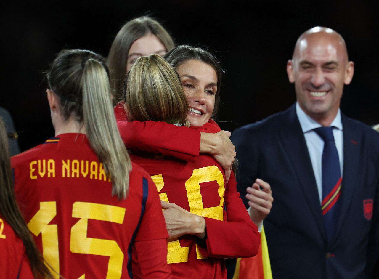 Soccer Football - FIFA Women's World Cup Australia and New Zealand 2023 - Final - Spain v England - Stadium Australia, Sydney, Australia - August 20, 2023 Spain's Queen Letizia and President of the Royal Spanish Football Federation Luis Rubiales celebrate with Olga Carmona after winning the World Cup final REUTERS/Asanka Brendon Ratnayake