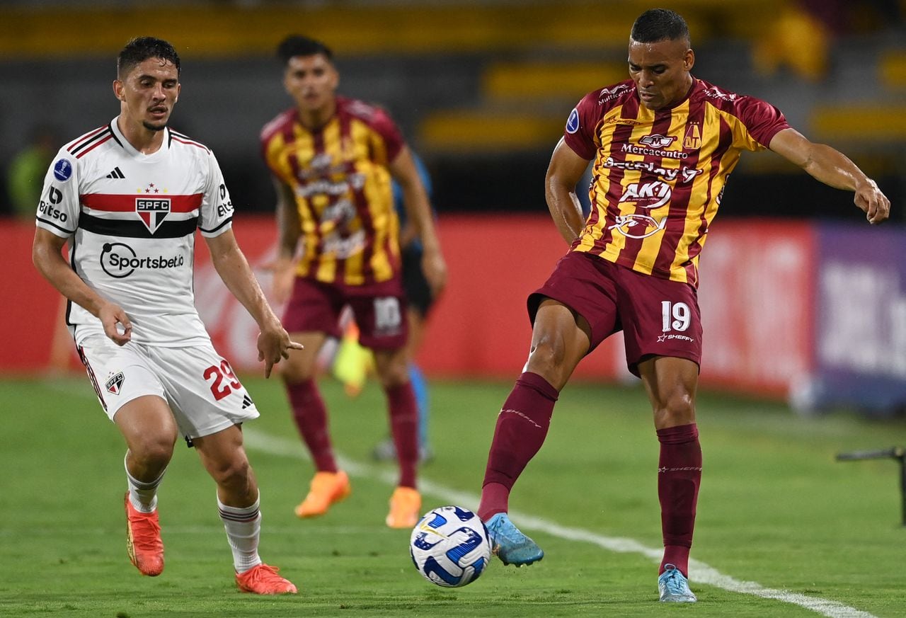 Imagen de un duelo entre Deportes Tolima y Sao Paulo por la fase de grupos de la Copa Suramericana 2023.