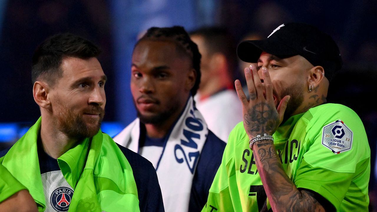 Paris Saint-Germain's Argentine forward Lionel Messi (L) and Paris Saint-Germain's Brazilian forward Neymar (R) walk off the winners stand during the 2022-2023 Ligue 1 championship trophy ceremony following the L1 football match between Paris Saint-Germain (PSG) and Clermont Foot 63 at the Parc des Princes Stadium in Paris on June 3, 2023. (Photo by FRANCK FIFE / AFP)