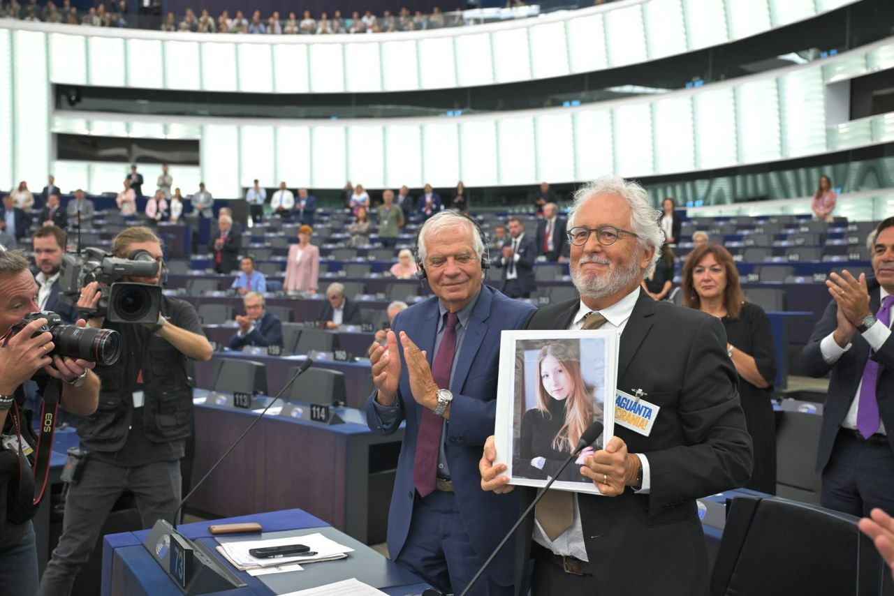 Héctor Abad Faciolince recibe homenaje en el Parlamento Europeo