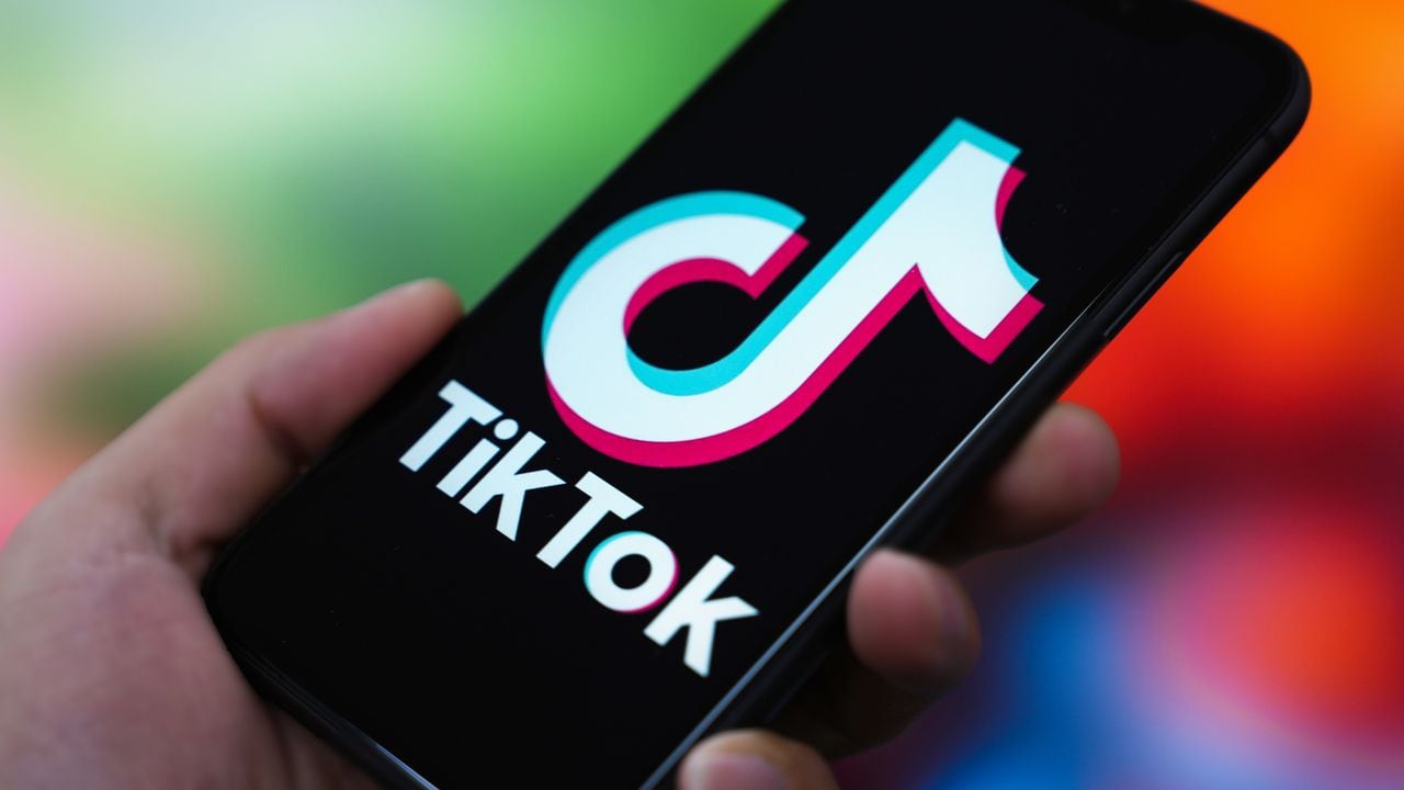 Red social de TikTok en el celular.