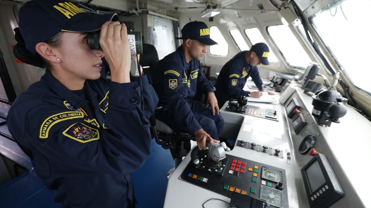 La teniente de Navío Silvia Barrera, comandante del buque Jorge Moreno Salazar de la Armada que custodia el Pacífico colombiano.